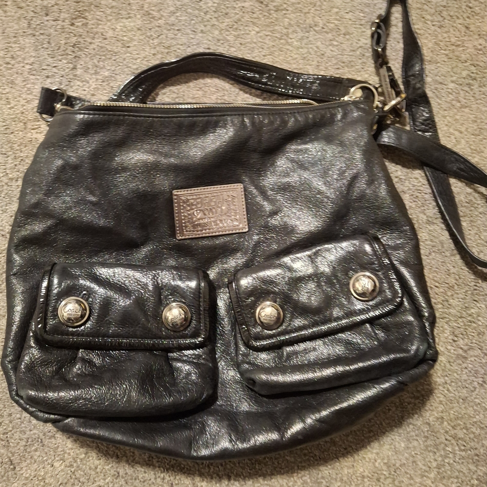 Stylish Black Crossbody Bag with Front Pockets